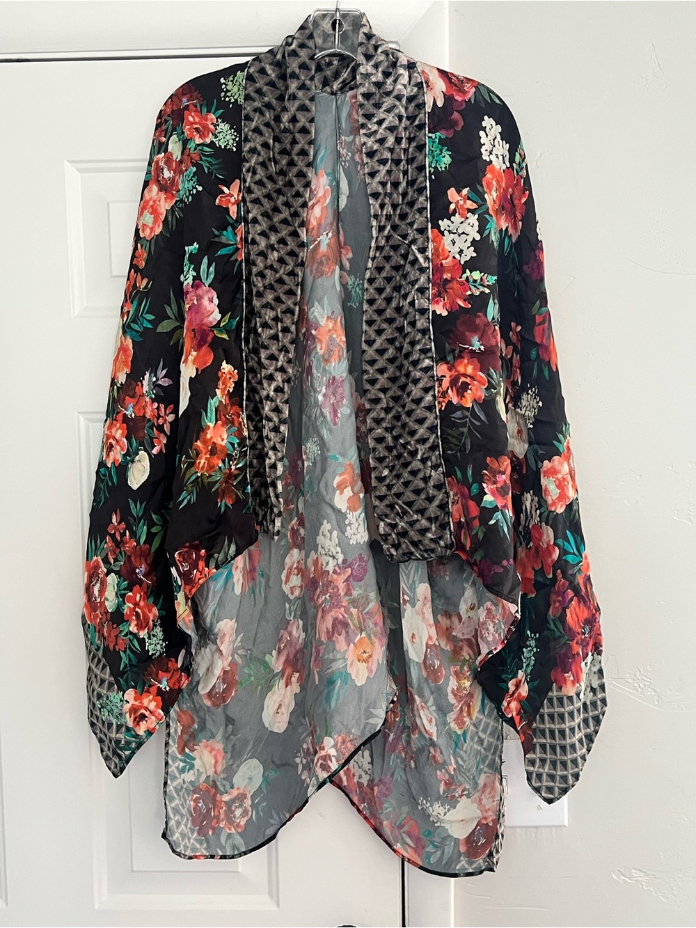 Vismaya Black Floral Draped Kimono with Geo Trim